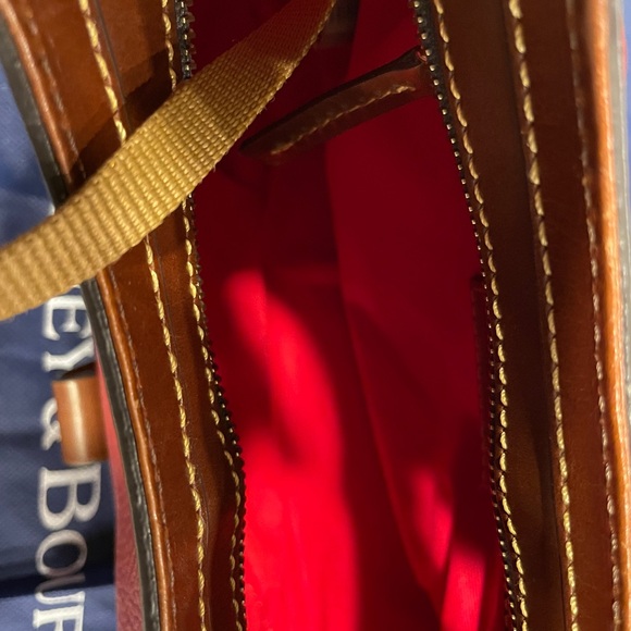 Dooney & Bourke pebbled leather handbag. - Picture 3 of 8